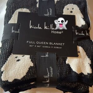 Nicole Miller ghost blanket full/queen size new with tags great for any bedroom